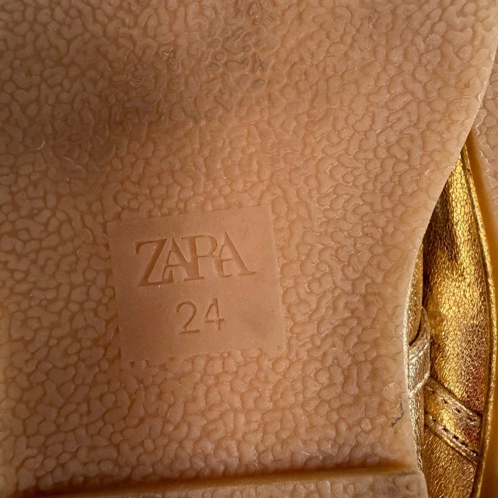 Zara 24 Toddler 8 Mary Jane Shoes Gold Metallic Faux Leather Buckle Strap Party
